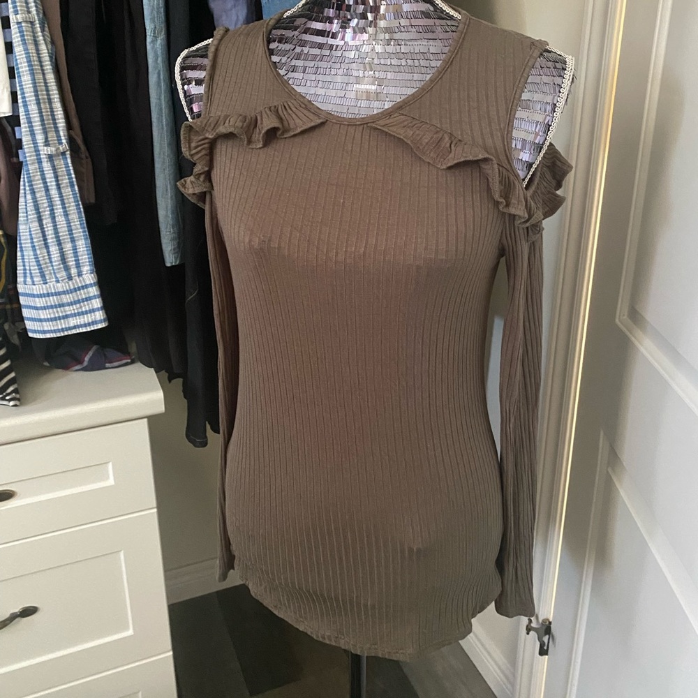 5/$25 Magazine cold shoulder top